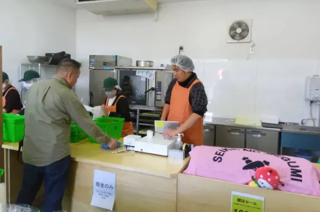 せいかのめぐみ(青果と製菓のお店)店内レジ